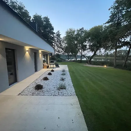 Nad Jeziorem Villa